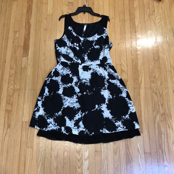 Kenzie Dress - Picture 3 of 7
